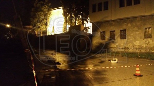 Ντουβάρι εκκλησίας στην Πυλαία Θεσσαλονίκης έπεσε από την χθεσινή έντονη νεροποντή - Φωτογραφία 1