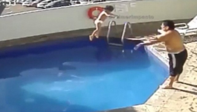 100 χρόνια φυλακή στον άνδρα που έπνιξε στην πισίνα την 3χρονη κόρη του (ΣΚΛΗΡΕΣ ΕΙΚΟΝΕΣ + VIDEO) - Φωτογραφία 1