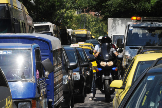 Τέλη κυκλοφορίας Αυτοκινήτων: Θα γονατίσουν τους πολίτες οι μεγάλες αυξήσεις για οχήματα  πριν το 2010 - Φωτογραφία 1