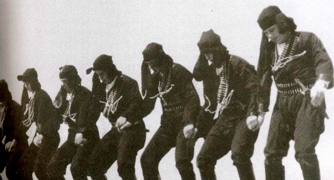 Πυρρίχιος. Ο πολεμικός χορός των αρχαίων Ελλήνων που χόρεψαν οι μυθικοί δαίμονες Κουρήτες για να σώσουν τον Δία από τα χέρια του Κρόνου - Φωτογραφία 1