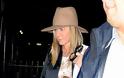 Jennifer Aniston: Αγέλαστη στην πρώτη δημόσια εμφάνιση μετά τον χωρισμό Jolie-Pitt - Φωτογραφία 2