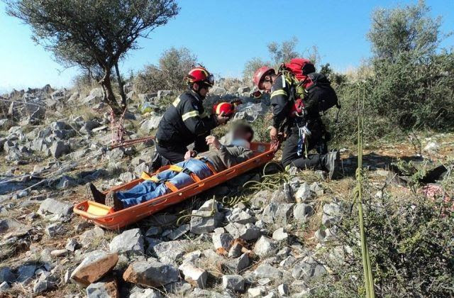 Φωκίδα: Βρέθηκε τραυματισμένος σε χαράδρα ο αγνοούμενος 21χρονος στη Γκιώνα - Φωτογραφία 1