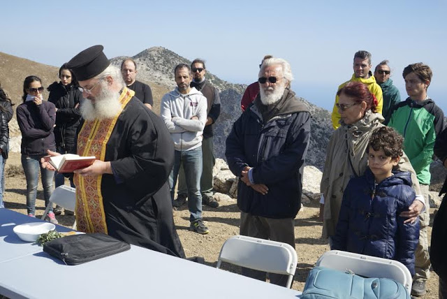 Το συγκινητικό αντίο του Γιάννη Σμαραγδή στον αδερφό του Νίκο, από τα βουνά της Κρήτης... [photos] - Φωτογραφία 2