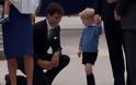Όταν ο μικρός πρίγκιπας Γεώργιος σνόμπαρε τον Καναδό πρωθυπουργό! [video] - Φωτογραφία 2