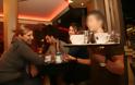 ΑΝΑΤΡΙΧΙΑΣΤΙΚΟΣ ΘΑΝΑΤΟΣ σερβιτόρου στη Σκιάθο μπροστά στα μάτια των πελατών - Δάκρυα στην καφετέρια
