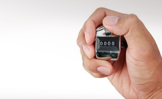 Γιατί οι αεροσυνοδοί έχουν τα χέρια πίσω τους όταν χαιρετάνε τους επιβάτες; - Φωτογραφία 2