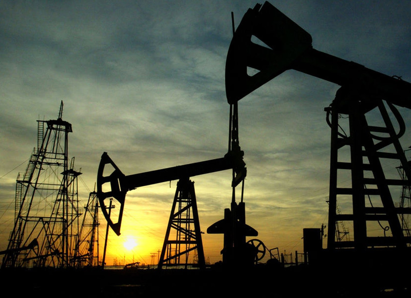 Μείωση των επενδύσεων σε φυσικό αέριο και πετρέλαιο κατά 25% το 2015 - Φωτογραφία 1