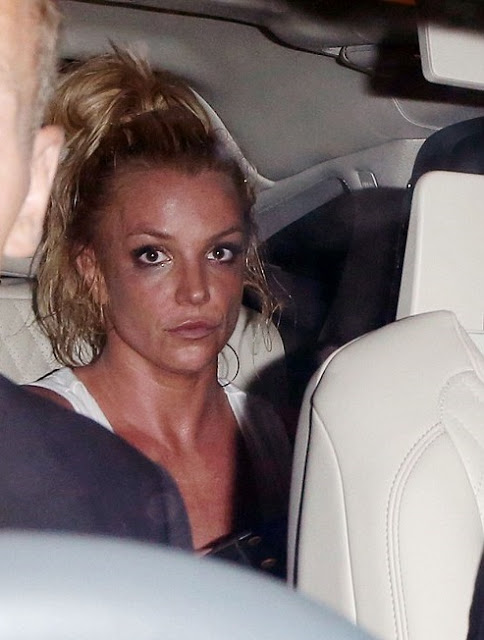 Σε ΜΑΥΡΟ ΧΑΛΙ κατέγραψαν οι φωτογράφοι την Britney Spears! ΜΕ ΤΟ ΖΟΡΙ κρατά τα μάτια της ανοιχτά - Φωτογραφία 2