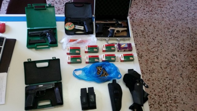 44χρονος είχε κρύψει όπλα και εκρηκτικά στο σπίτι του στην Ιεράπετρα - Φωτογραφία 1