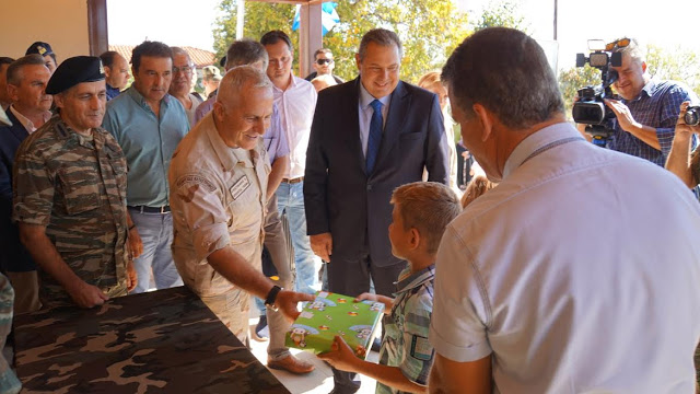 Π. Καμμένος: ''Θέλω να τονίσω για πολλοστή φορά, ότι δεν θα επιτρέψουμε περαιτέρω μείωση στα εισοδήματα των στελεχών των ΕΔ'' - Φωτογραφία 10