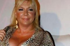 Το χτύπησε το τεκνό η Δ. Λιάνη;  Δείτε τον νέο κούκλο συνοδό της Δήμητρας Λιάνη Παπανδρέου! [photos]