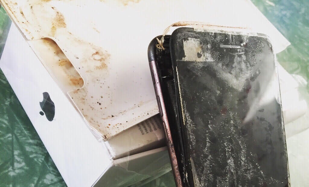 Συνέβη και αυτό: Ένα iPhone 7 παίρνει φωτιά - Φωτογραφία 1