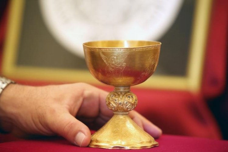 Παρουσίαση χρυσού βυζαντινού άγιου ποτήριου από το Μουσείο Κύκκου - Φωτογραφία 1