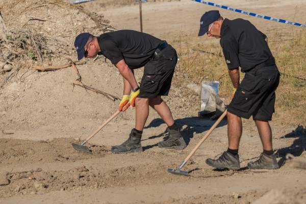 Υπόθεση Μπεν: Βρέθηκαν τα σανδάλια που φορούσε λίγο πριν εξαφανιστεί - Νέο ΘΡΙΛΕΡ - Φωτογραφία 2