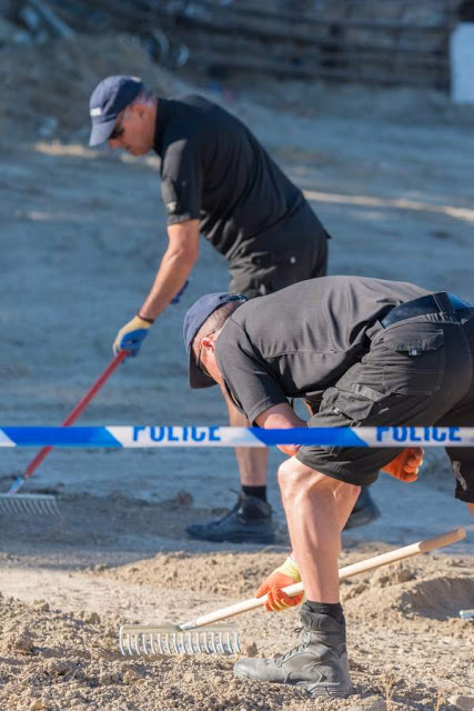 Υπόθεση Μπεν: Βρέθηκαν τα σανδάλια που φορούσε λίγο πριν εξαφανιστεί - Νέο ΘΡΙΛΕΡ - Φωτογραφία 3