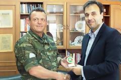 Συνάντηση του Στρατηγού Δκτη της 1ης Στρατιάς Ηλία Λεοντάρη με τον Δήμαρχο Τρικκαίων Δημήτρη Παπαστεργίου