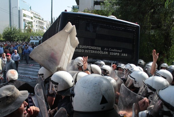 Οργή Τσίπρα για τα χημικά στους συνταξιούχους - Φωνές σε Τόσκα [photos] - Φωτογραφία 4