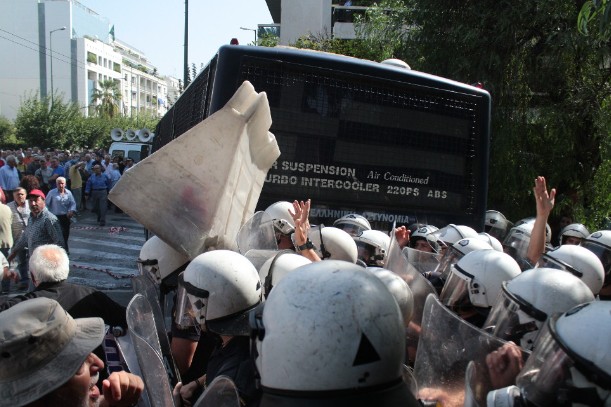 Οργή Τσίπρα για τα χημικά στους συνταξιούχους - Φωνές σε Τόσκα [photos] - Φωτογραφία 7