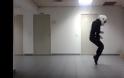 ΘΕΟΣ: Αστυνομικός της ομάδας ΔΙΑΣ χορεύει Mάικλ Τζάκσον και γίνεται viral - AΠΟΛΑΥΣΤΕ ΤΟΝ... [video]