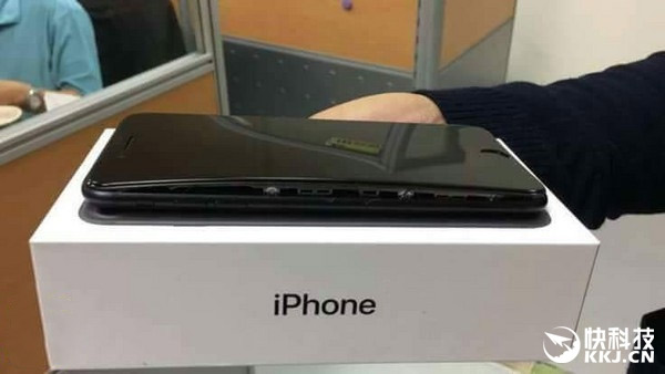 Και δεύτερο iPhone 7 εξερράγη η μπαταρία του - Φωτογραφία 3