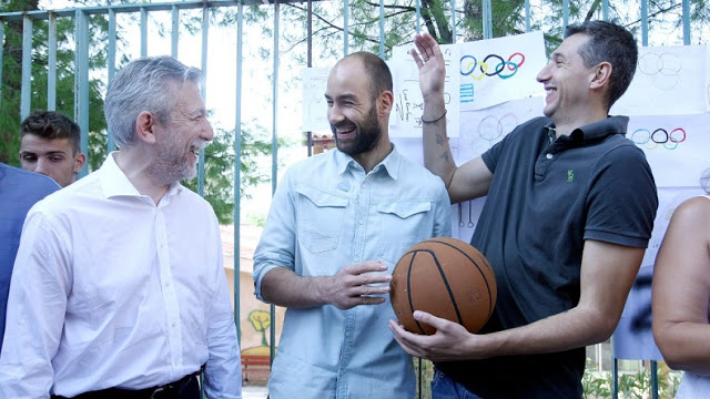 ΣΠΑΝΟΥΛΗΣ ΚΑΙ ΔΙΑΜΑΝΤΙΔΗΣ... ΜΟΙΡΑΣΑΝ ΧΑΡΑ ΚΑΙ ΠΑΙΔΙΚΑ ΧΑΜΟΓΕΛΑ! (PHOTOS) - Φωτογραφία 10