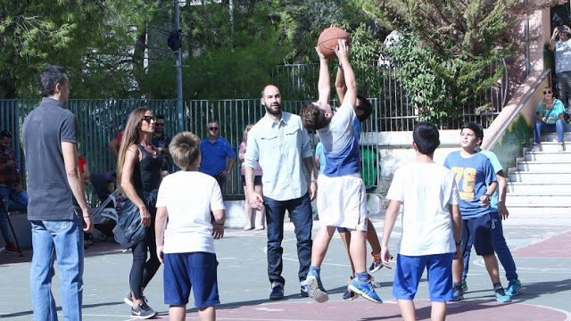 ΣΠΑΝΟΥΛΗΣ ΚΑΙ ΔΙΑΜΑΝΤΙΔΗΣ... ΜΟΙΡΑΣΑΝ ΧΑΡΑ ΚΑΙ ΠΑΙΔΙΚΑ ΧΑΜΟΓΕΛΑ! (PHOTOS) - Φωτογραφία 15