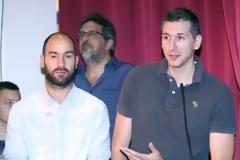 ΣΠΑΝΟΥΛΗΣ ΚΑΙ ΔΙΑΜΑΝΤΙΔΗΣ... ΜΟΙΡΑΣΑΝ ΧΑΡΑ ΚΑΙ ΠΑΙΔΙΚΑ ΧΑΜΟΓΕΛΑ! (PHOTOS)