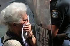 ΣΥΓΚΛΟΝΙΖΕΙ η αγωνίστρια της Εθνικής Αντίστασης: Παλεύω με τον ΚΑΡΚΙΝΟ και μου έριχναν χημικά...