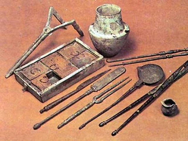 Γιατί τα ιατρικά εργαλεία των αρχαίων Ελλήνων είναι ίδια από την εποχή του Ιπποκράτη που έκαναν εγχειρήσεις εγκεφάλου... [photos] - Φωτογραφία 1