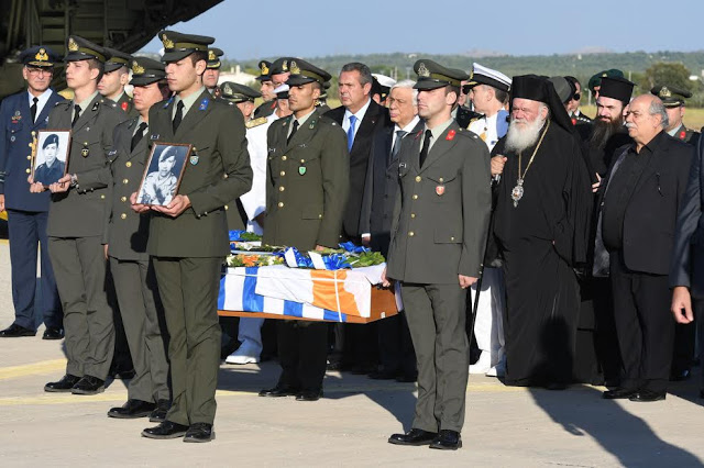 Η πολιτική και στρατιωτική ηγεσία του ΥΠΕΘΑ στην τελετή υποδοχής των λειψάνων των Ελλήνων Αγωνιστών της Κύπρου - Φωτογραφία 7