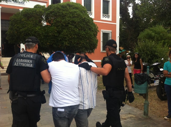 Πέντε Τούρκοι με μια βαλίτσα λεφτά συνελήφθησαν στον Έβρο - Ζητούν πολιτικό άσυλο - Φωτογραφία 1