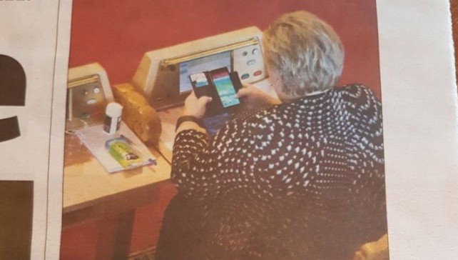Η πρωθυπουργός της Νορβηγίας έπαιζε Pokemon Go στη Βουλή - Φωτογραφία 1