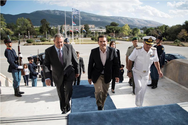 Φωτό από την επίσκεψη του Πρωθυπουργού Αλέξη Τσίπρα στο ΥΠΕΘΑ για την άσκηση «Παρμενίων 2016» - Φωτογραφία 3