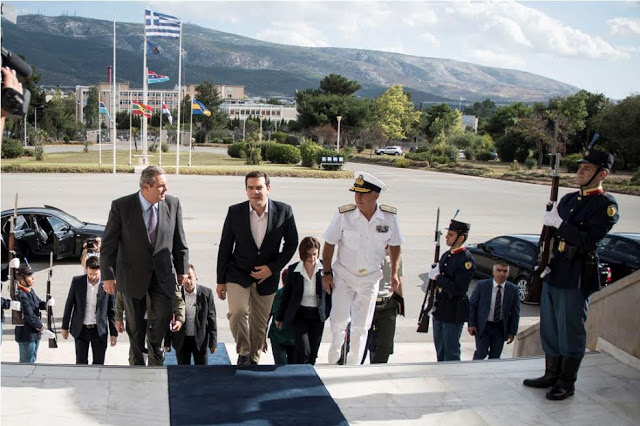Φωτό από την επίσκεψη του Πρωθυπουργού Αλέξη Τσίπρα στο ΥΠΕΘΑ για την άσκηση «Παρμενίων 2016» - Φωτογραφία 7