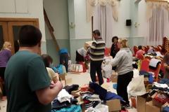 Διανομή ρουχισμού και παιχνιδιών στους πρόσφυγες από την Ιερά Μητρόπολη Γρεβενών [video]