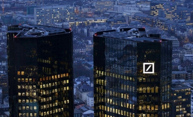 WSJ: Ξετυλίγοντας το κουβάρι των 42 τρισ. παραγώγων της Deutsche Bank - Φωτογραφία 1