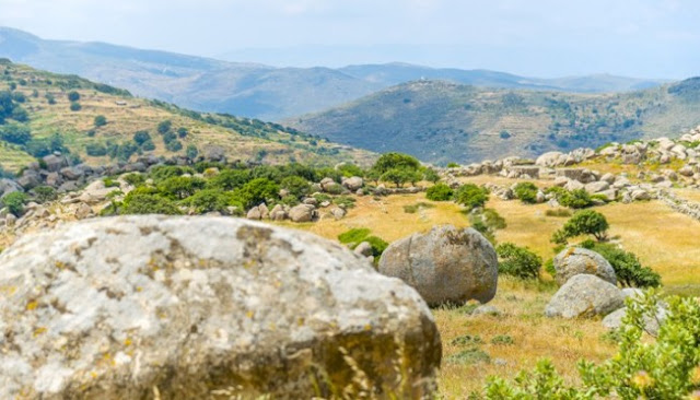 Το ελληνικό χωριό της «μάχης των Τιτάνων και των Γιγάντων» - Φωτογραφία 5