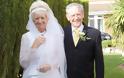Ζευγάρι γιορτάζει την 50η επέτειό του με τα ίδια ρούχα που φορούσε την ημέρα του γάμου του! - Φωτογραφία 3