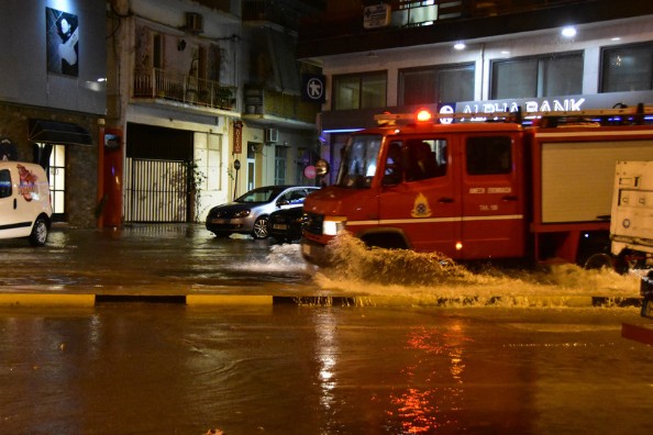 Τεράστια προβλήματα δημιούργησε η καταιγίδα που ξέσπασε στην Αργολίδα απόψε το βράδυ [photos] - Φωτογραφία 9