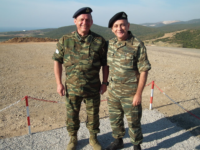 Τα χαμόγελα του Αρχηγού ΓΕΣ και του Δκτη 1ης Στρατιάς στην Άσκηση ΠΑΡΜΕΝΙΩΝ 2016 - Φωτογραφία 1