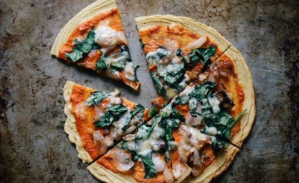 Η συνταγή για πίτσα χωρίς ζύμη που θα σε ξετρελάνει! - Φωτογραφία 1