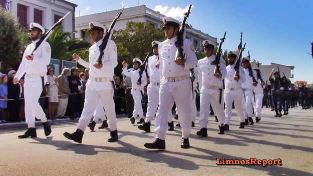 Φωτό και βίντεο από τη στρατιωτική παρέλαση στη Λήμνο - Φωτογραφία 10