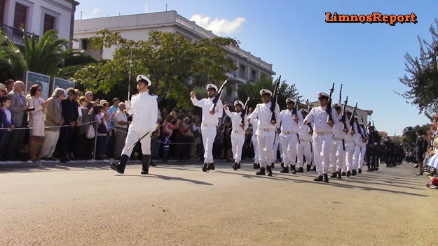 Φωτό και βίντεο από τη στρατιωτική παρέλαση στη Λήμνο - Φωτογραφία 12