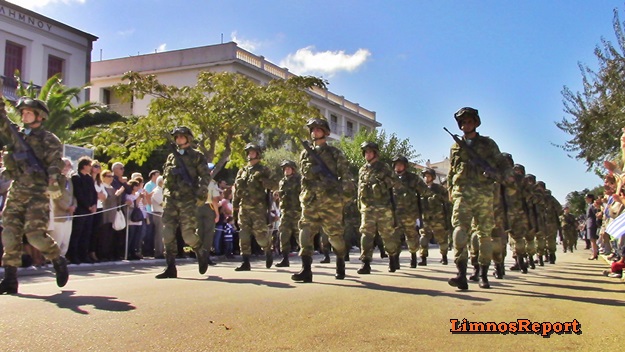 Φωτό και βίντεο από τη στρατιωτική παρέλαση στη Λήμνο - Φωτογραφία 16