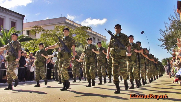 Φωτό και βίντεο από τη στρατιωτική παρέλαση στη Λήμνο - Φωτογραφία 17