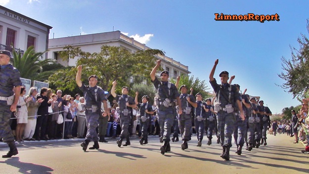Φωτό και βίντεο από τη στρατιωτική παρέλαση στη Λήμνο - Φωτογραφία 4