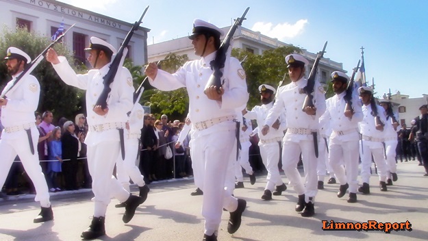 Φωτό και βίντεο από τη στρατιωτική παρέλαση στη Λήμνο - Φωτογραφία 9