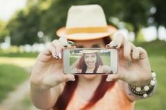 Ξέχνα τις selfies, είναι πλέον ντεμοντέ! Τι θα μπορείς να κάνεις με την εφαρμογή...