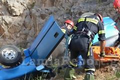 Λαμία: Κατέβηκαν στο γκρεμό και έσωσαν τους τραυματίες [photos+video]