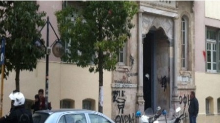 Δίκη για τον 48χρονο που «γέμισε» το Ηράκλειο με πλαστά ασφαλιστήρια οχημάτων - Φωτογραφία 1